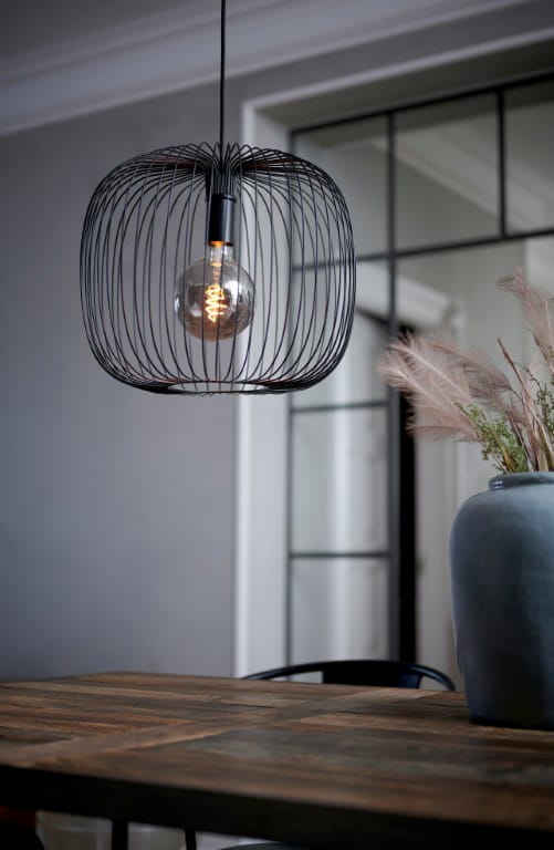 Lampa wisząca BERONI Nordlux 1xE27 60W Metal Czarny nad stołem w jadalni.