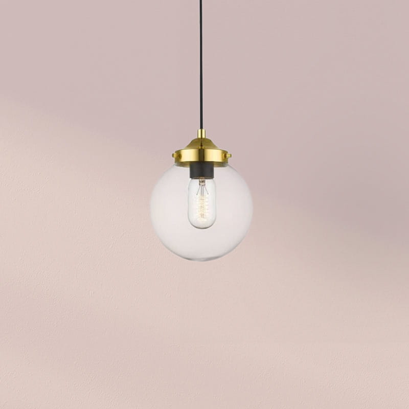 Lampa Wisząca Riano Zuma line 40W E27 Złoty Czarny Metal na tle różowej ściany.